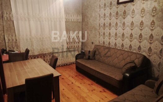 3 Room Old Apartment for Sale in Baku