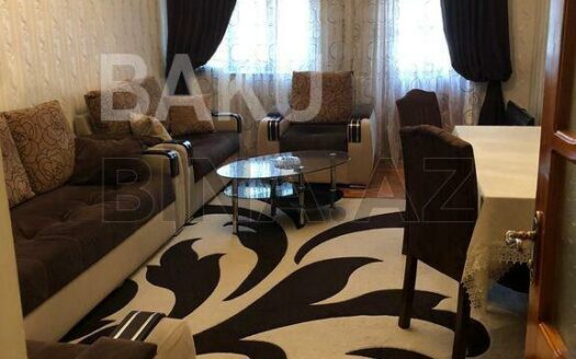 3 Room Old Apartment for Sale in Baku