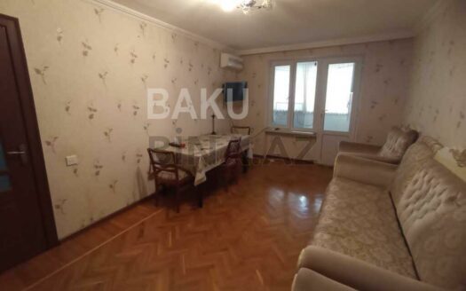 3 Room Old Apartment for Sale in Baku