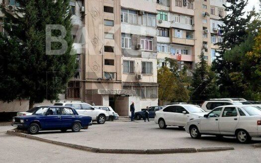 2 Rooms Old Apartment for Sale in Baku