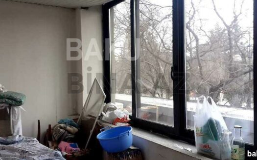 3 Room Old Apartment for Sale in Baku