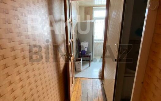 2 Rooms Old Apartment for Sale in Baku