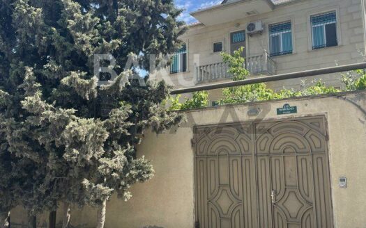 6 Room House / Villa for Sale in Baku