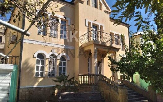 7 Room House / Villa for Sale in Baku