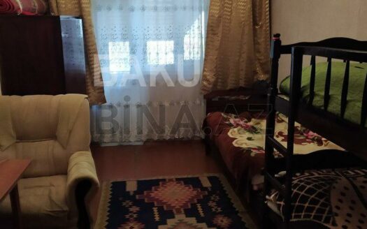 3 Room Old Apartment for Sale in Baku