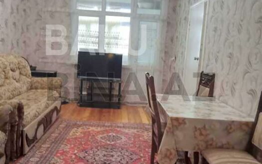 3 Room Old Apartment for Sale in Baku