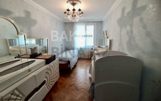 3 Room Old Apartment for Sale in Baku