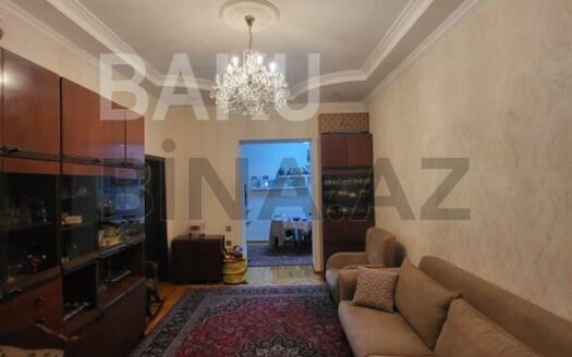 3 Room Old Apartment for Sale in Baku