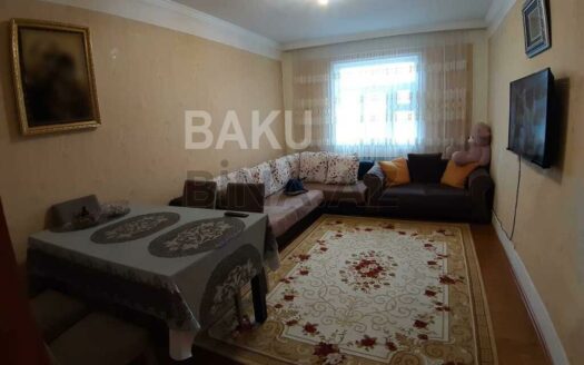 3 Room Old Apartment for Sale in Baku