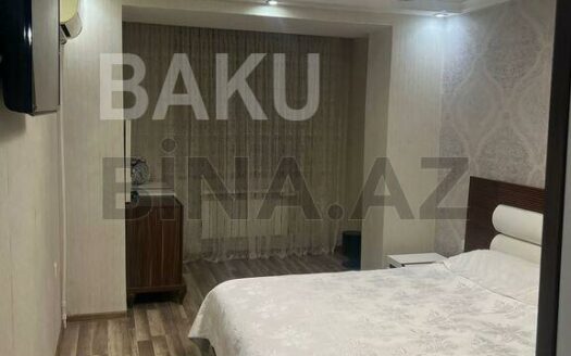 3 Room Old Apartment for Sale in Baku