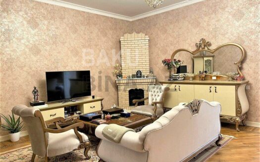 3 Room Old Apartment for Sale in Baku