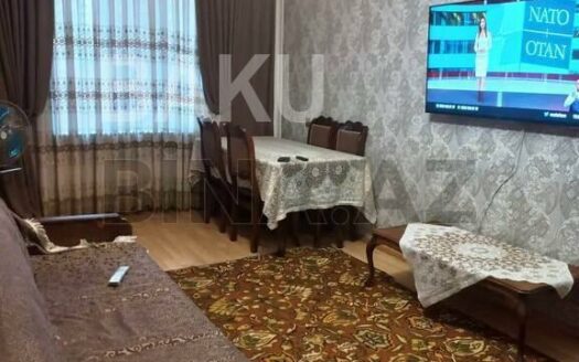 3 Room Old Apartment for Sale in Baku