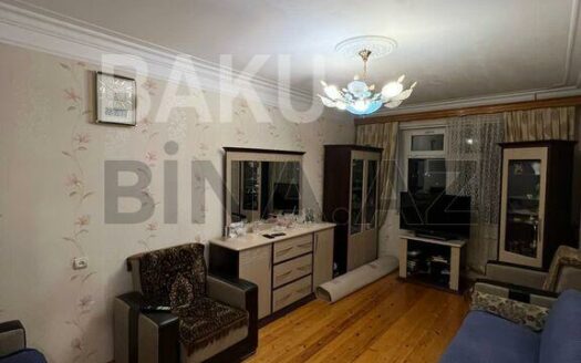 3 Room Old Apartment for Sale in Baku