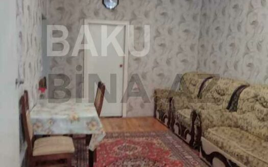 3 Room Old Apartment for Sale in Baku