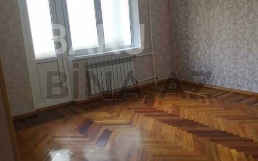 3 Room Old Apartment for Sale in Baku