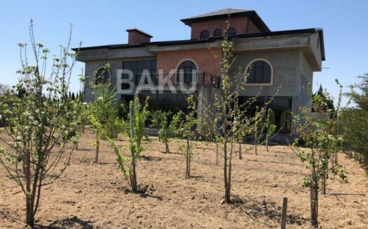 5 Room House / Villa for Sale in Baku