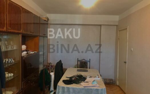 2 Rooms Old Apartment for Sale in Baku