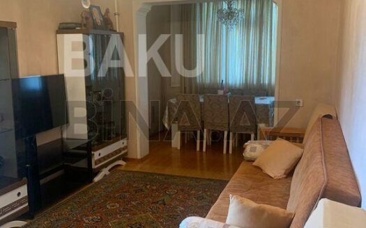 3 Room Old Apartment for Sale in Baku