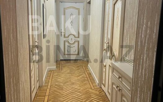 3 Room Old Apartment for Sale in Baku