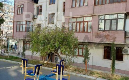 2 Rooms Old Apartment for Sale in Baku