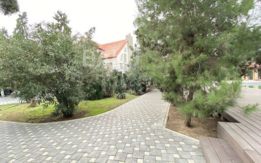 7 Room House / Villa for Sale in Baku