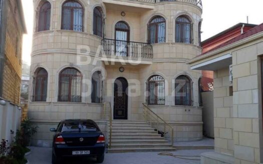 5 Room House / Villa for Sale in Baku