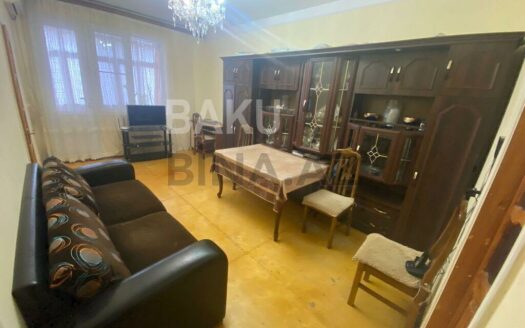 2 Rooms Old Apartment for Sale in Baku