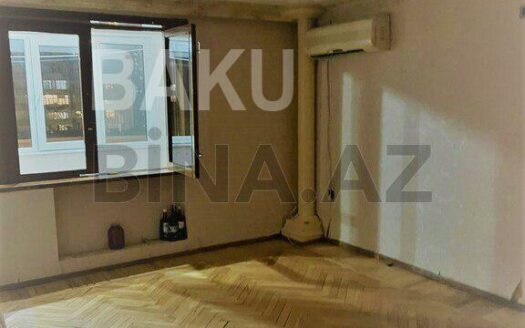 3 Room Old Apartment for Sale in Baku