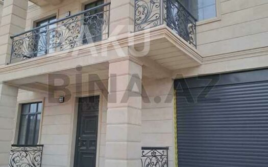 10 Room House / Villa for Sale in Baku