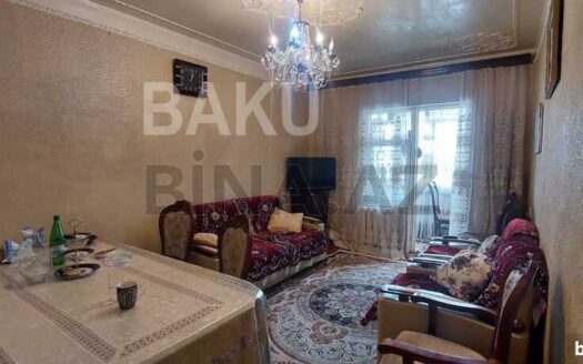 4 Room Old Apartment for Sale in Baku