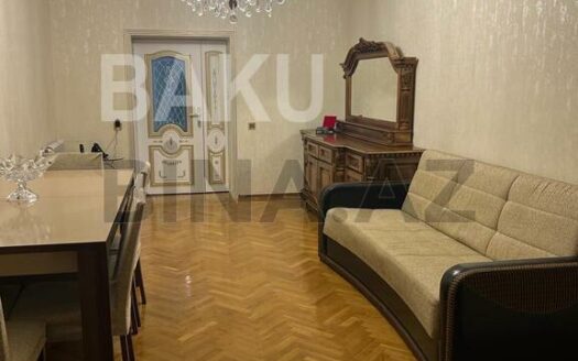 3 Room Old Apartment for Sale in Baku