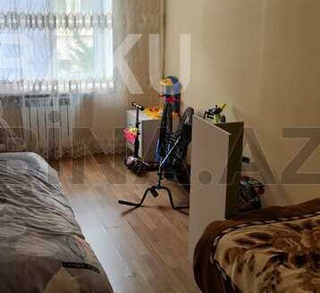 3 Room Old Apartment for Sale in Baku