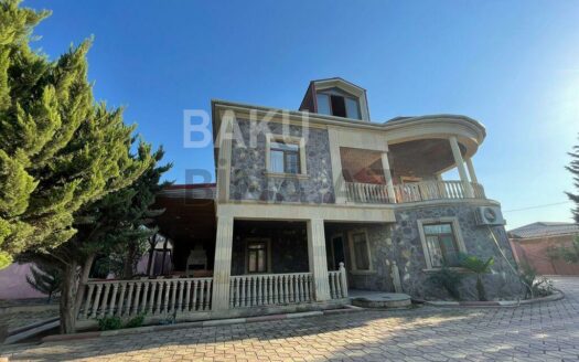 5 Room House / Villa for Sale in Baku