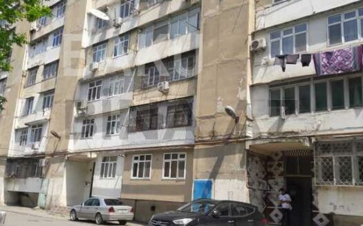 3 Room Old Apartment for Sale in Baku