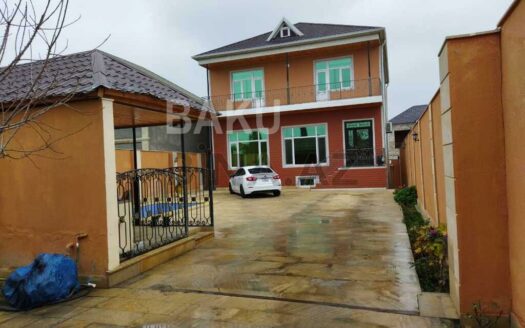 8 Room House / Villa for Sale in Baku