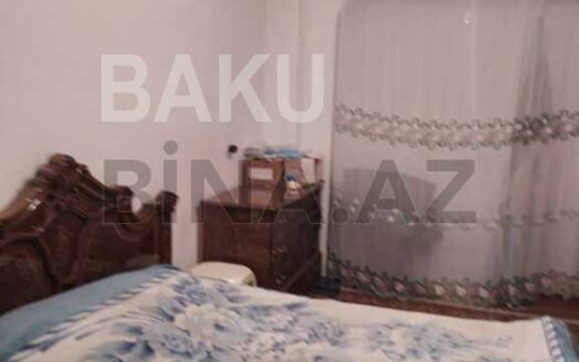 2 Rooms Old Apartment for Sale in Baku