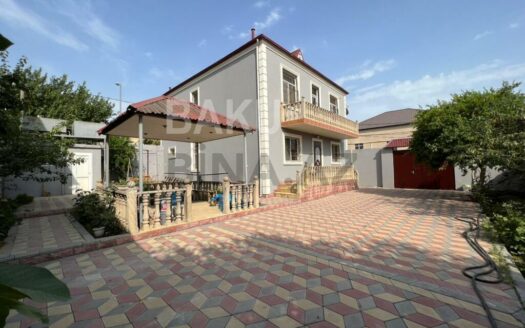 4 Room House / Villa for Sale in Baku