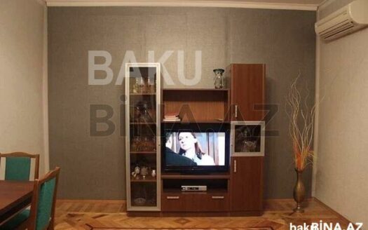 3 Room Old Apartment for Sale in Baku