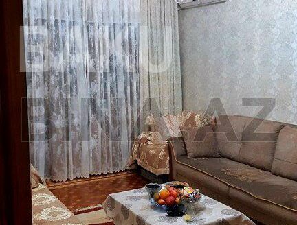 3 Room Old Apartment for Sale in Baku