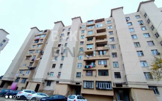 3 Room Old Apartment for Sale in Baku