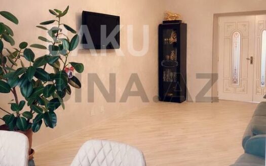 3 Room Old Apartment for Sale in Baku