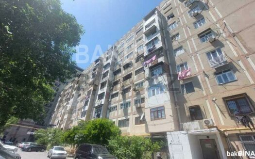 3 Room Old Apartment for Sale in Baku