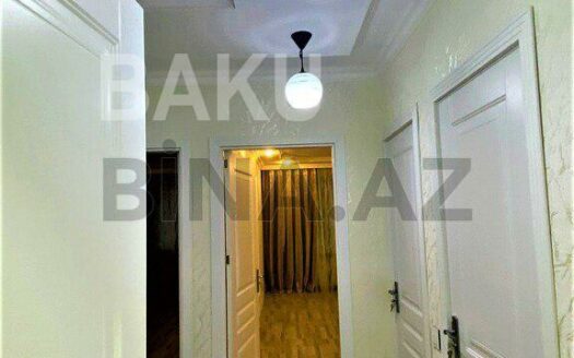 3 Room Old Apartment for Sale in Baku