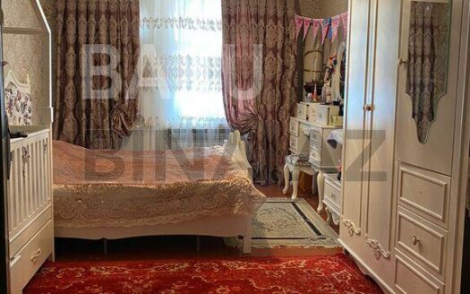 3 Room Old Apartment for Sale in Baku