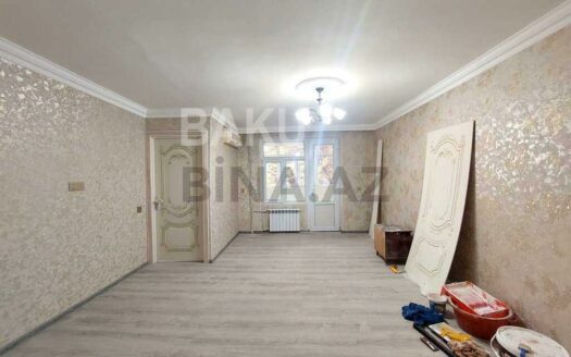 2 Rooms Old Apartment for Sale in Baku