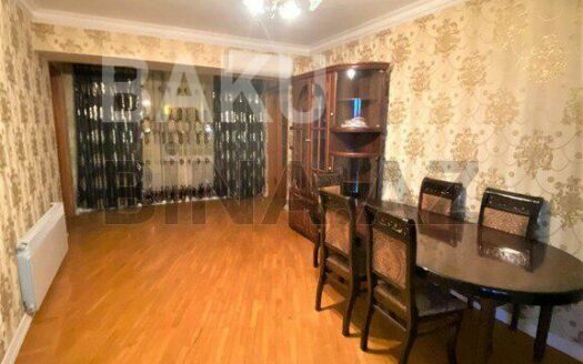 3 Room Old Apartment for Sale in Baku