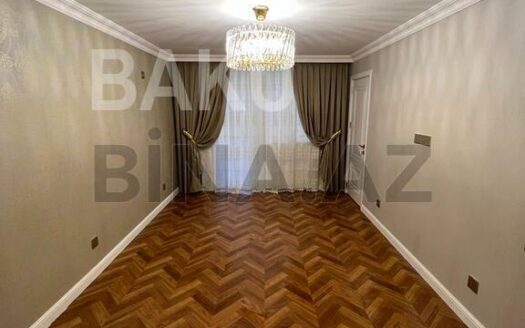 3 Room Old Apartment for Sale in Baku