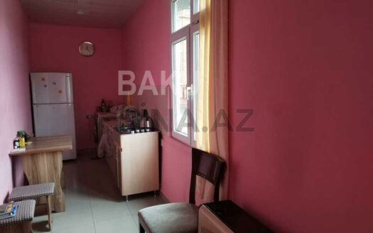 2 Rooms Old Apartment for Sale in Baku