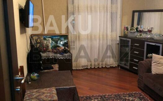 3 Room Old Apartment for Sale in Baku