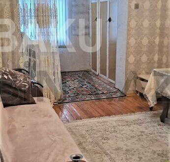 3 Room Old Apartment for Sale in Baku